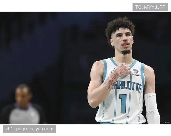 黄蜂鲍尔克尼佩尔米勒：三射手体系在空间控制与传导球流畅度中的协同效应分析